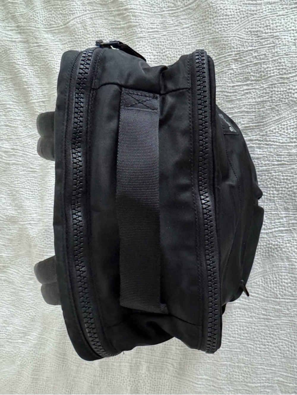 Lululemon Everyday Backpack 2.0 23L - Picture 4 of 12